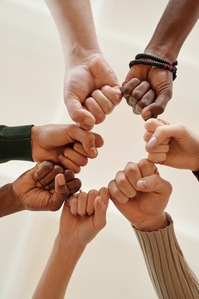 It can help individuals build a strong support network
