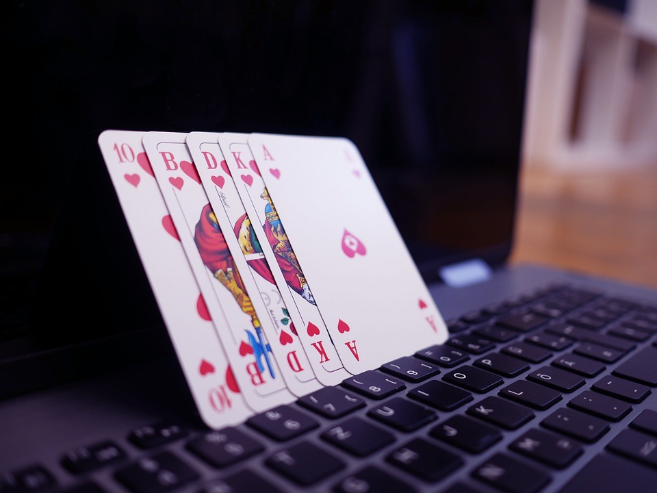 Online poker- Significant Advantages to Consider