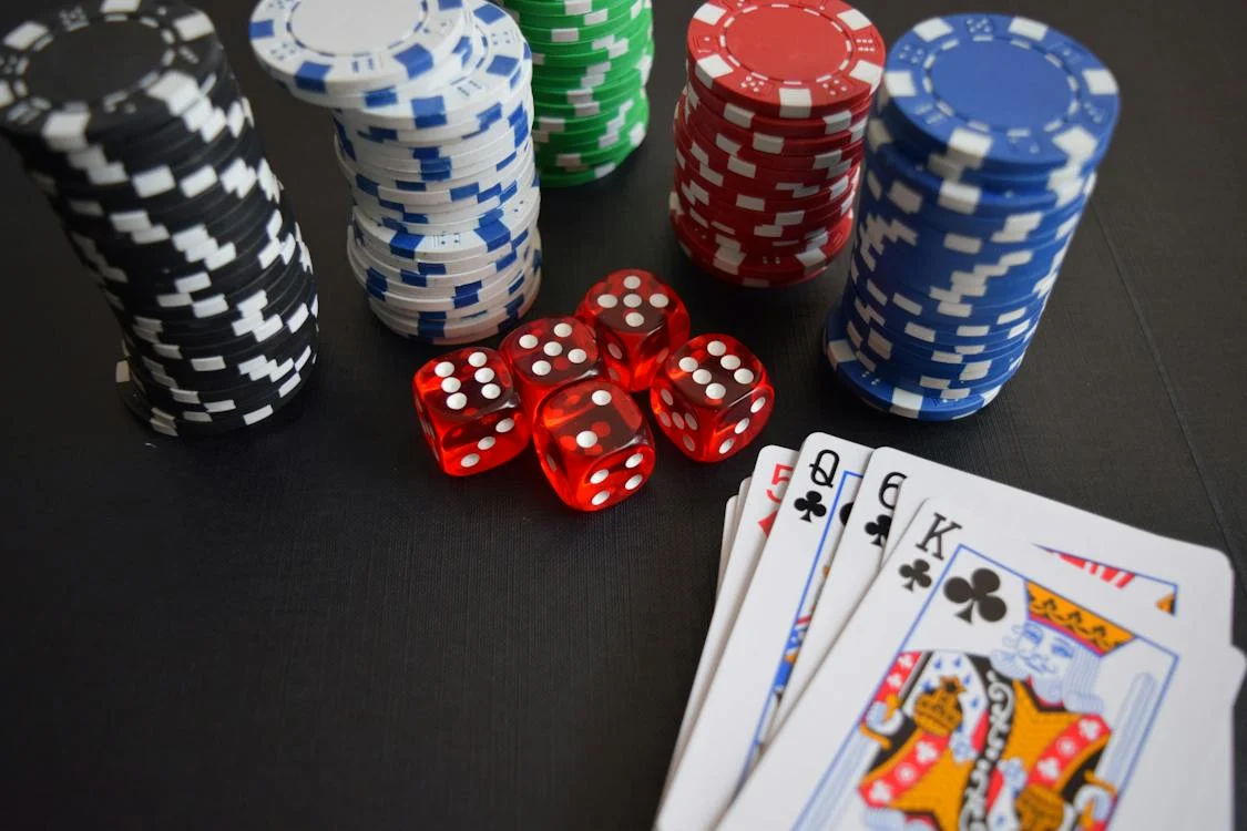 How Do Online Casinos Work