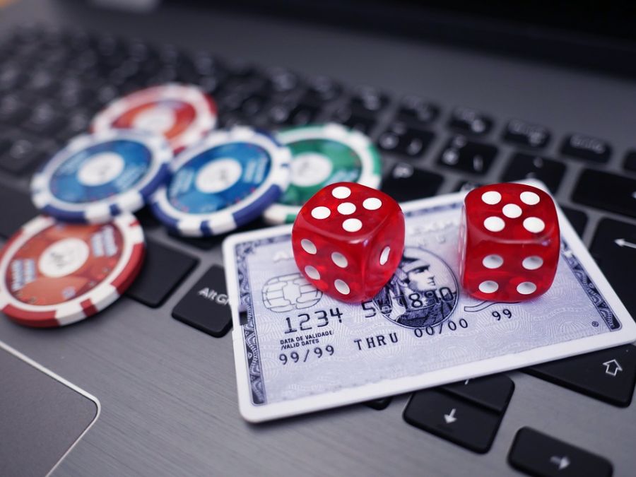 Why Online Casinos so Popular and easy to access?