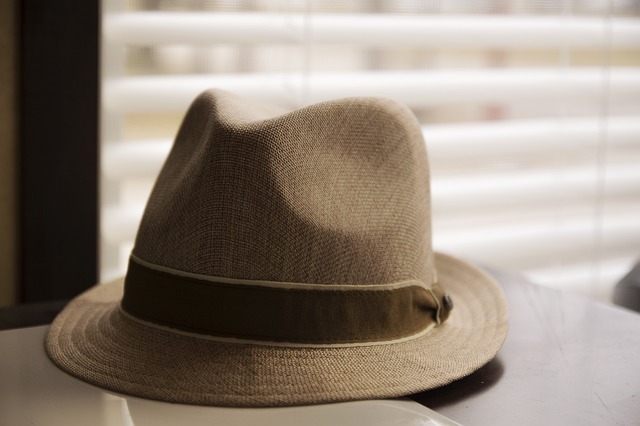 Take a Cue to Experiment with Your Feminine Fedora Look
