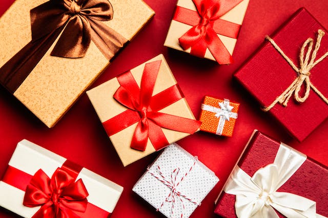 Holiday Gift Ideas for Employees