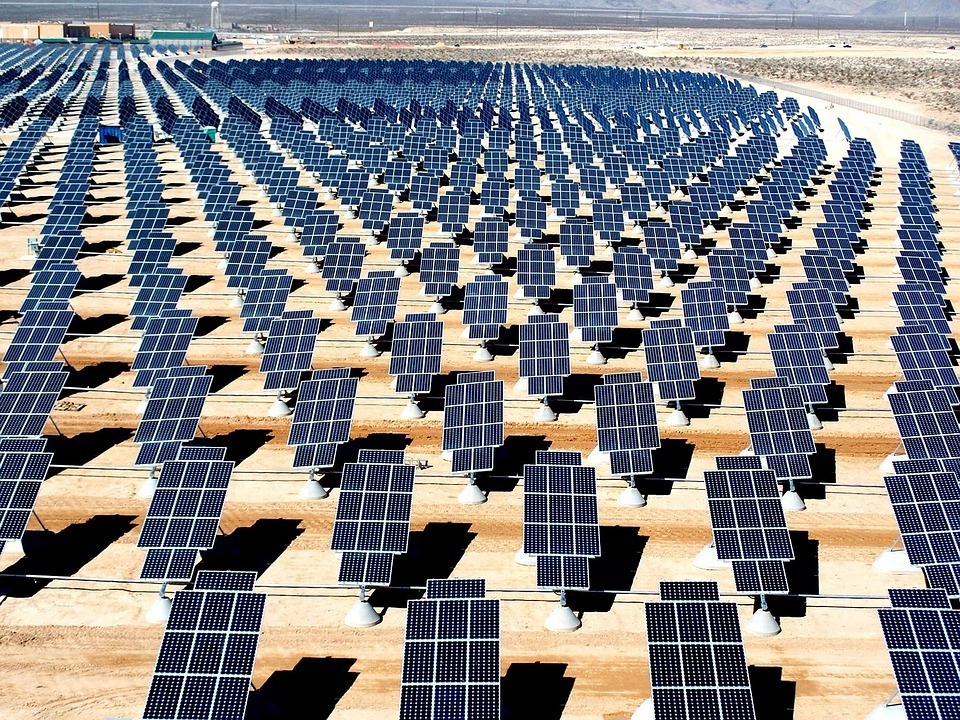 Solar-park-in-a-desert
